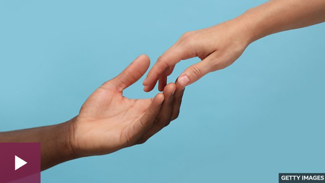 2026-01-09 四个包含单词 “hand” 的短语 - 一分钟英语